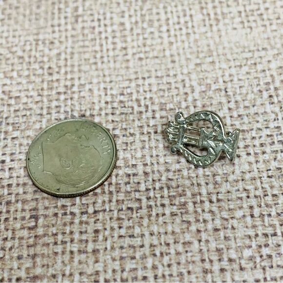 Silver Mini Harp Pin - Picture 1 of 2